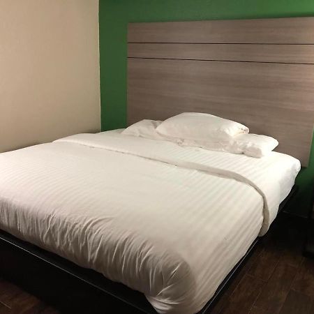 Travelers Inn And Suites Wharton Extérieur photo