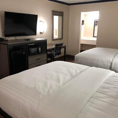 Travelers Inn And Suites Wharton Extérieur photo