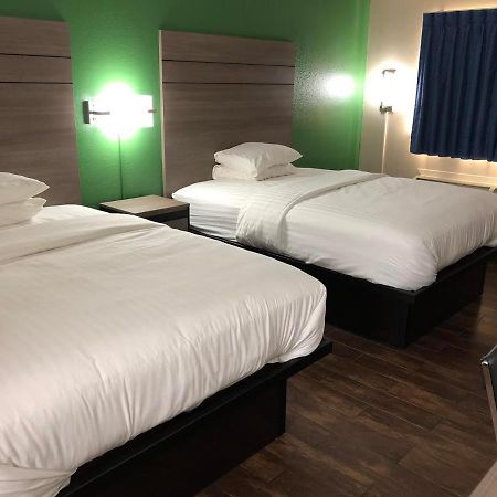Travelers Inn And Suites Wharton Extérieur photo