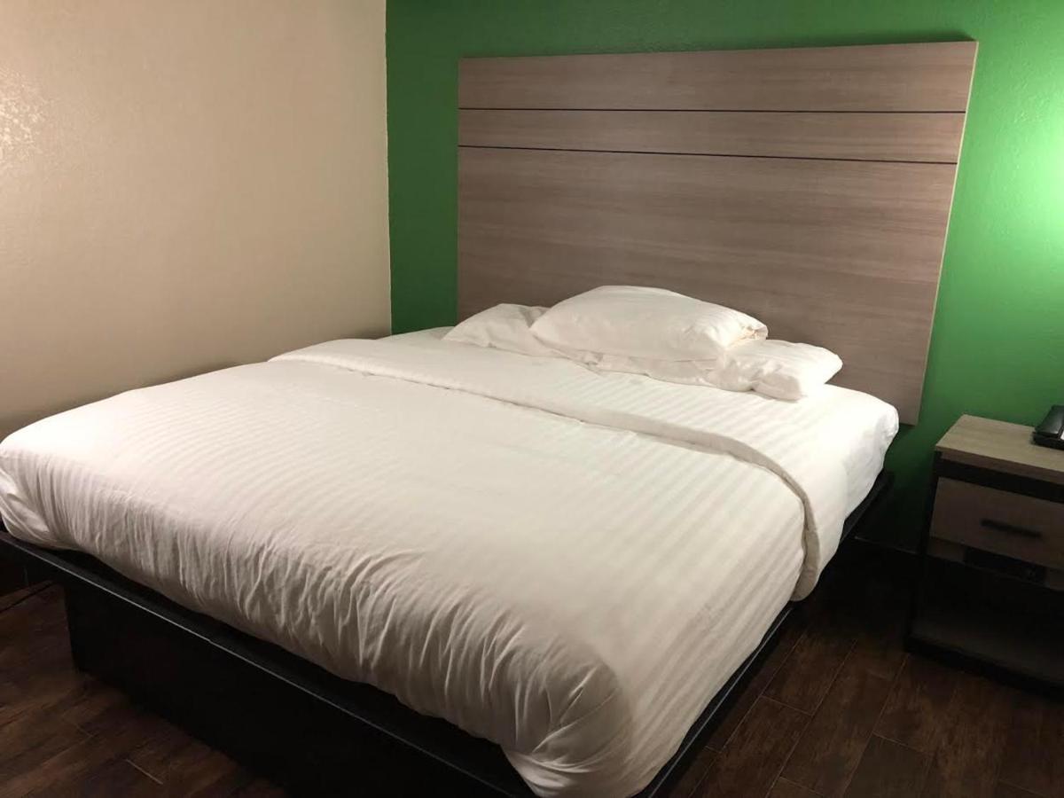 Travelers Inn And Suites Wharton Extérieur photo