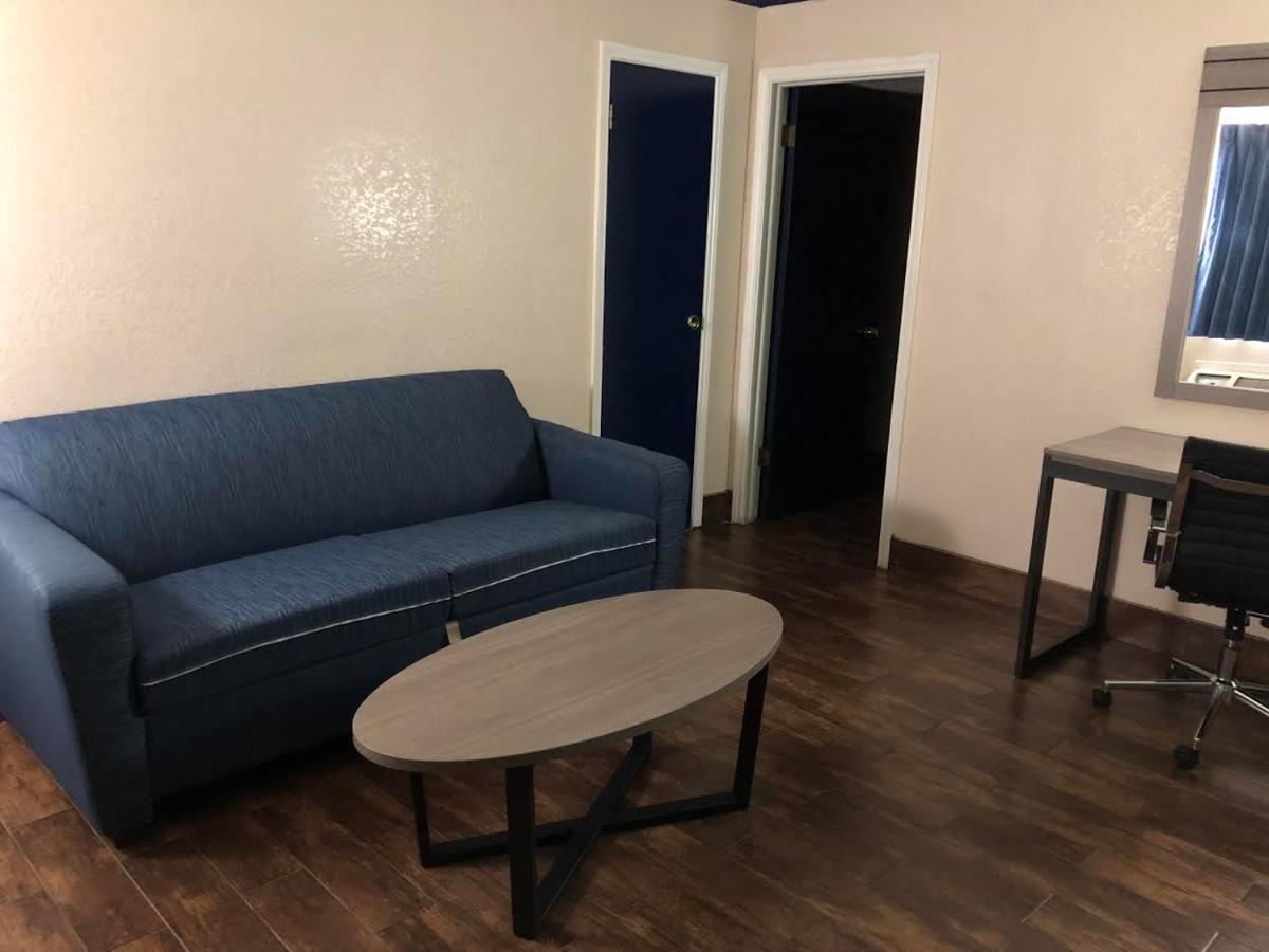 Travelers Inn And Suites Wharton Extérieur photo
