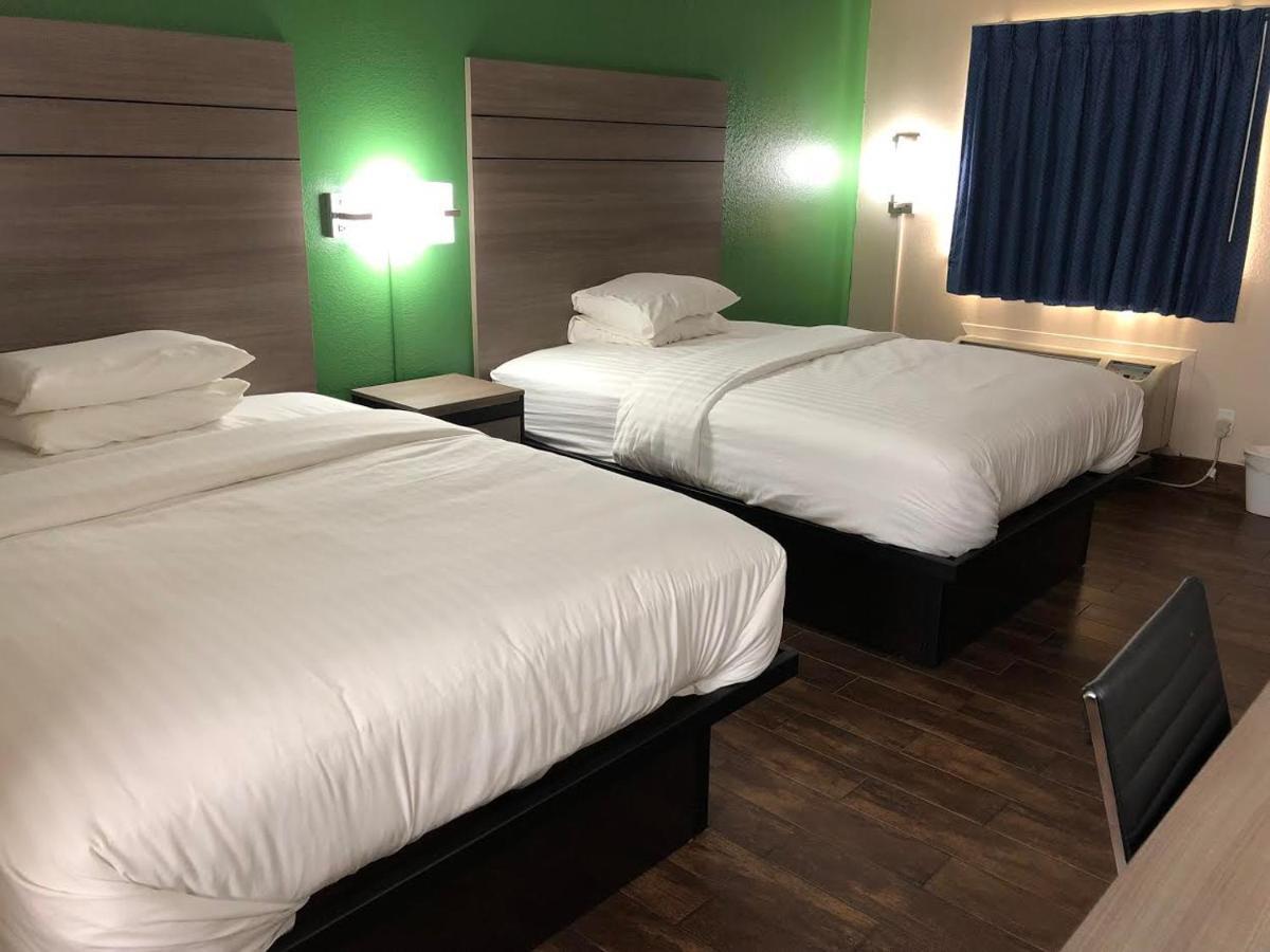 Travelers Inn And Suites Wharton Extérieur photo